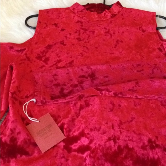 Cold shoulder mossimo red top - Picture 4 of 4